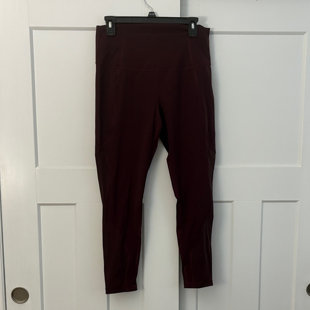 Women’s Lululemon Wunder under high rise tight. 25”